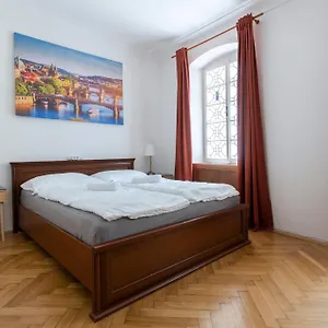 Historic Spirit At Under The Castle Apartamento
